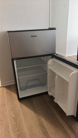 Mini fridge