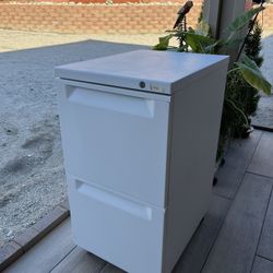 Beautiful  File   Metal Cabinet 🗄️. White 