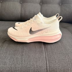 Nike ZoomX Invincible 3 Size W7.5/ M6