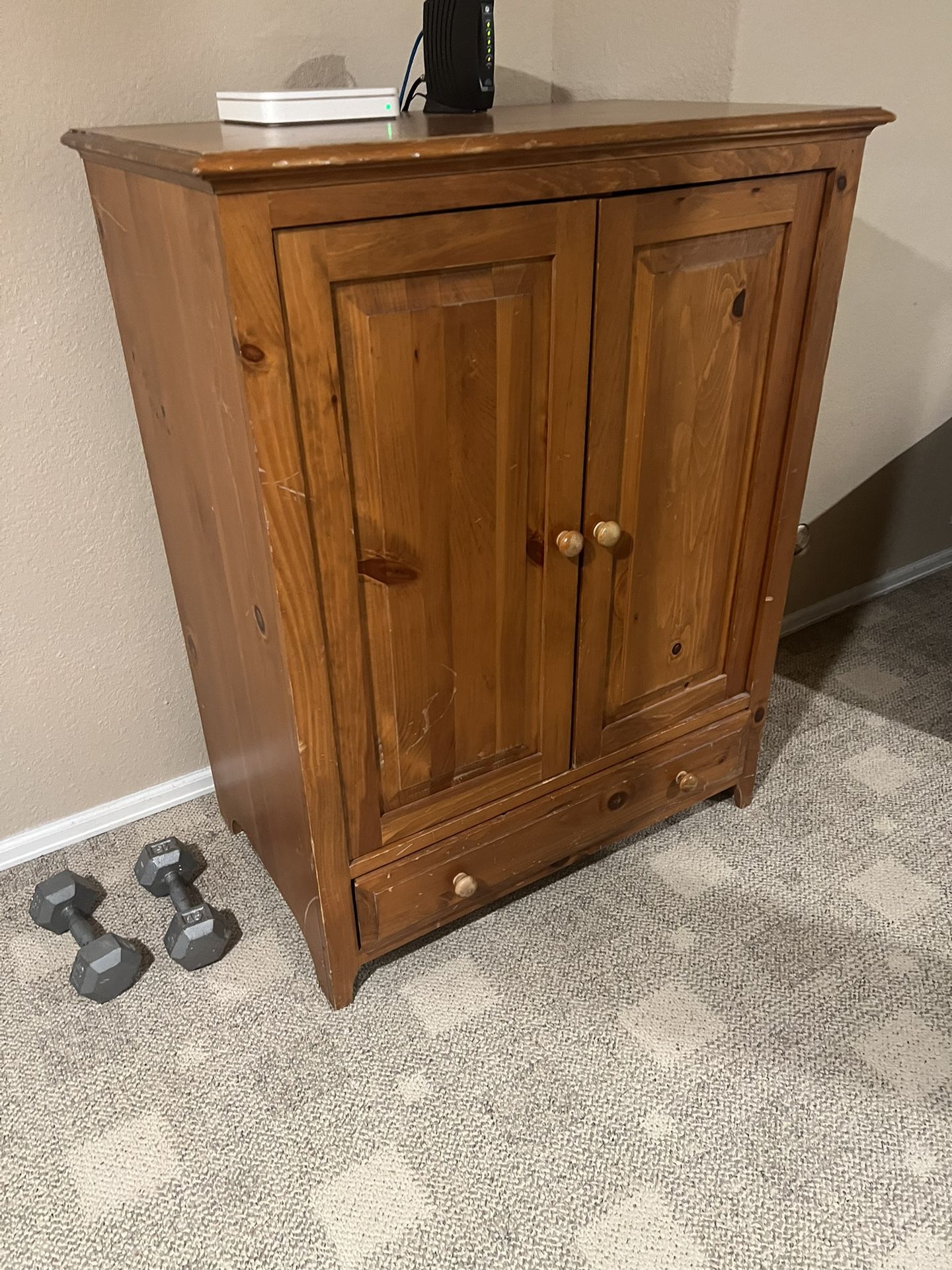 Dresser Stand