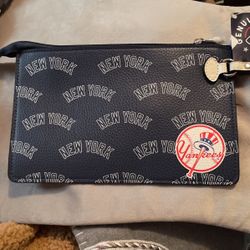 Women New York Yankees Wristlet