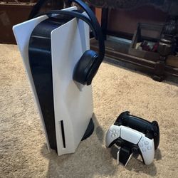 Ps5 Bundle - Near Mint Condition 
