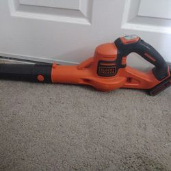 Black+Decker 130 mph 100 CFM 20 V Battery Handheld Sweeper Kit