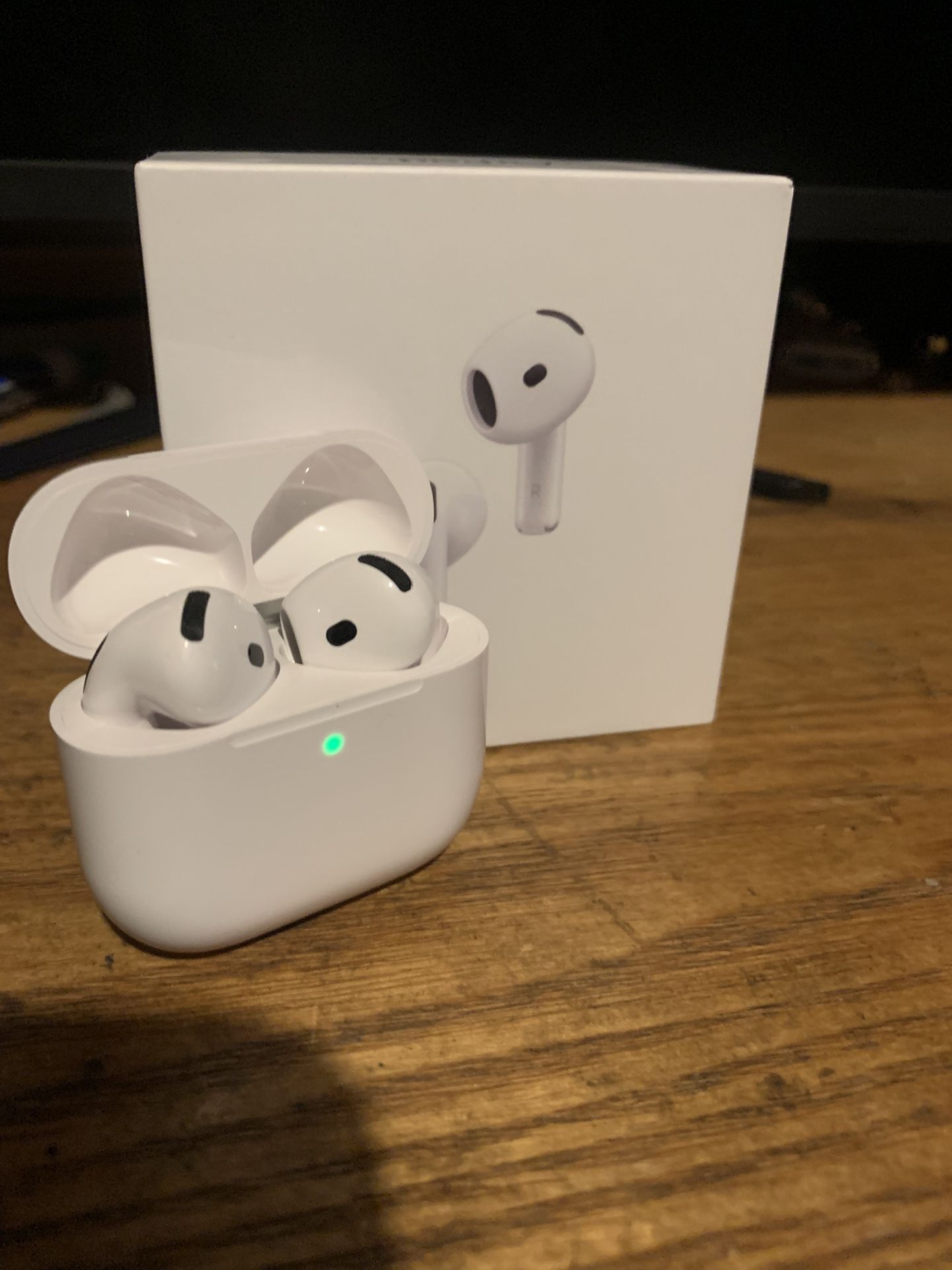 Apple Air Pods Gen 4s
