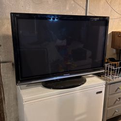 Panasonic 42” Plasma TV – Model G10 (2009) – Excellent Condition