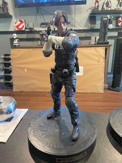 RESIDENT EVIL LEON S. KENNEDY STATUE