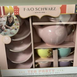 FAO Schwarz  Tea set 
