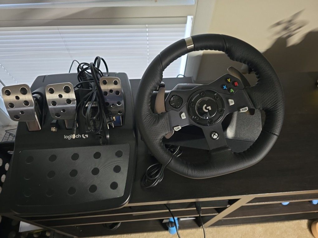 Logitech G920 Driving Force Racing Wheel And Floor Pedals
