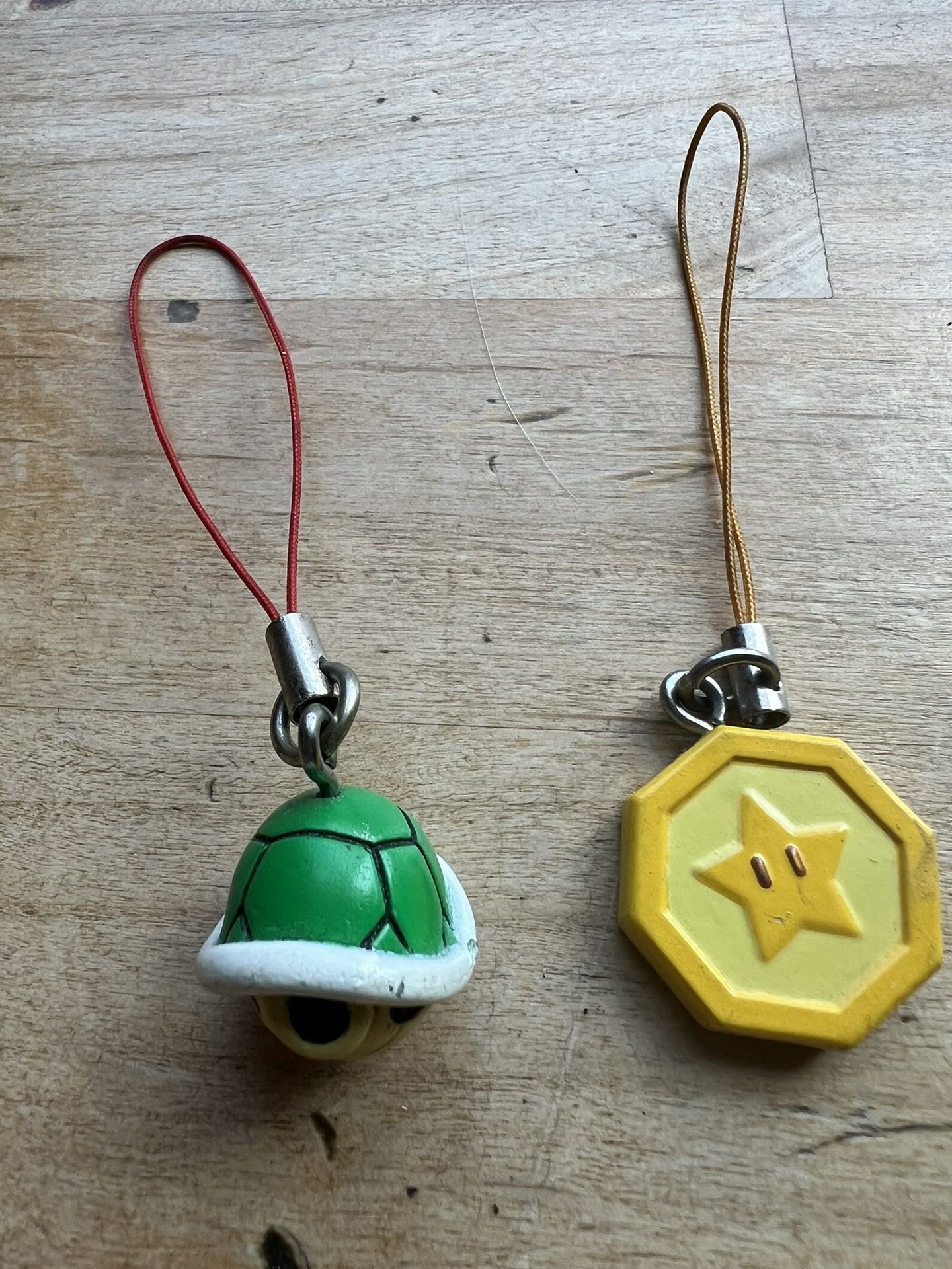 Tomy Super Mario Bros. Wii Mini Mascots Keychain Phone Charm Green Shell/Super Star