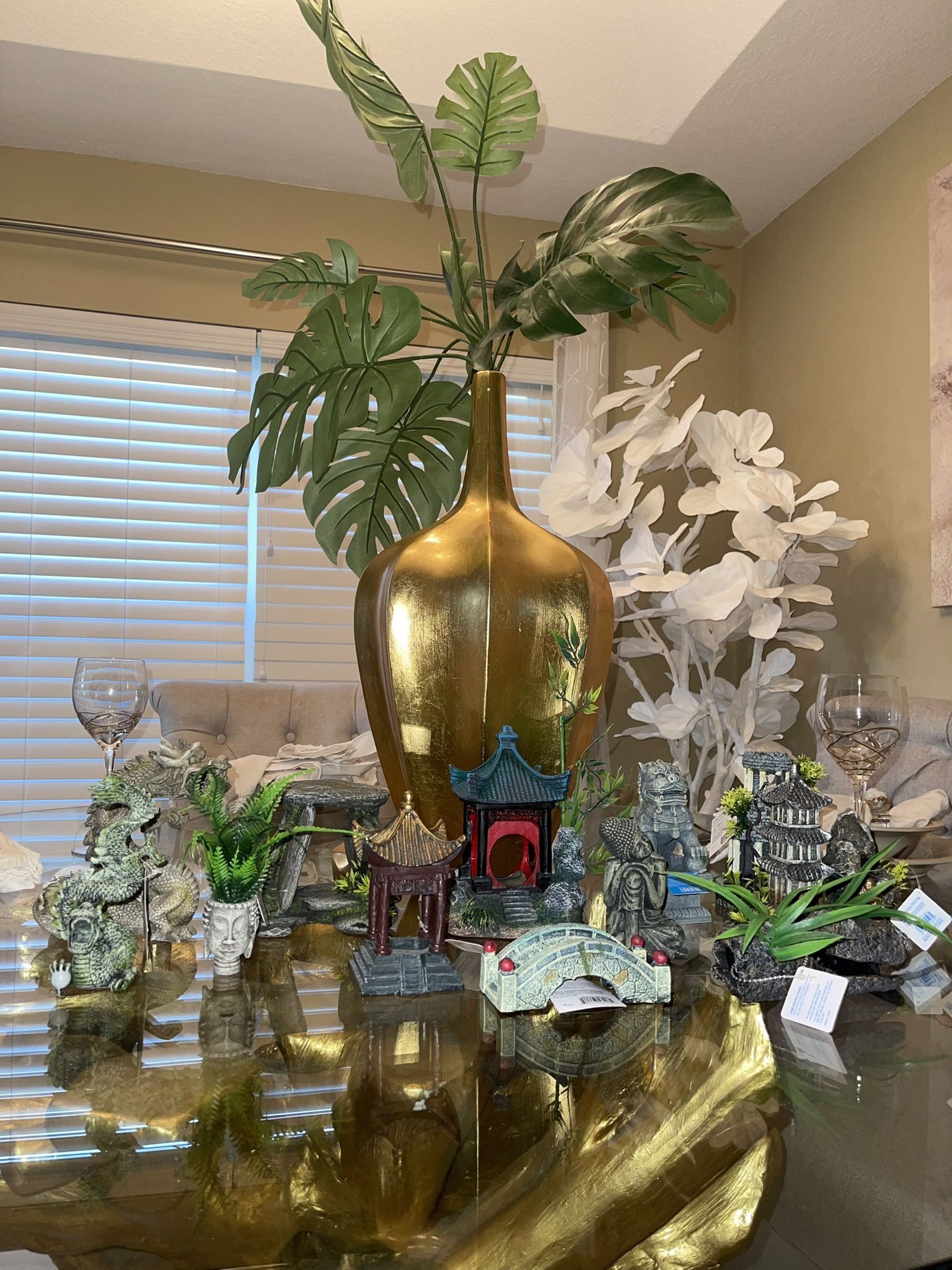 Fish Tank Decorations: Dynasty Edition