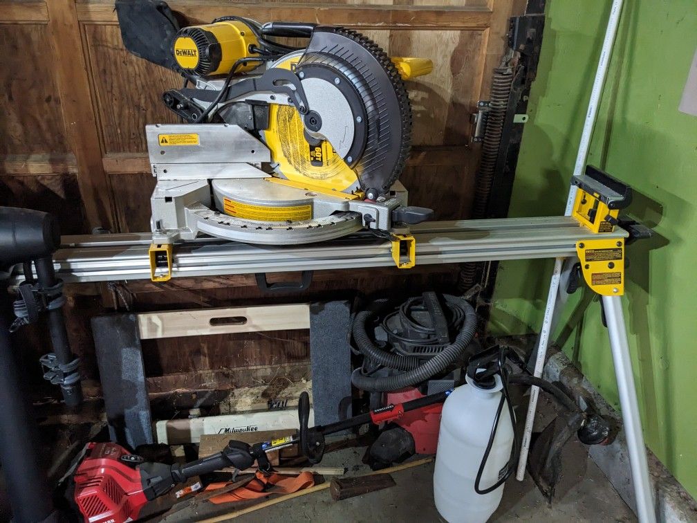 Dewalt DWS716 Miter Saw and Saw Horse and extra blade