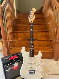 Squier Vintage Stratocaster w/ Fender Champion 20 Amp