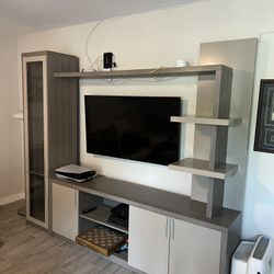 Entertainment Center/ Tv Stand 