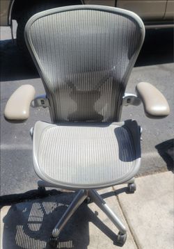 Herman Miller Aeron Silver Titanium Office Desk Gaming Chair