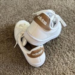 NEW Adidas - Women’s Size 7 (white/gold)