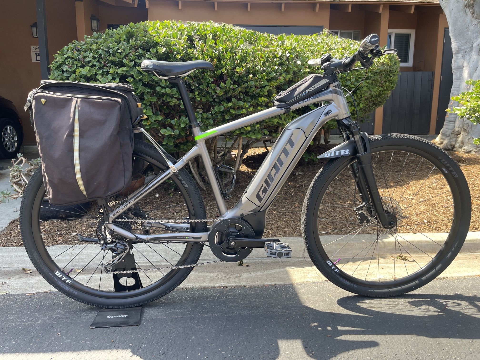 Giant 2019 Explorer E + 3  Size Medium