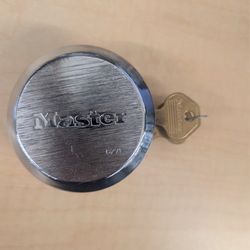 Heavy Duty Outdoor Padlock with Key, Hidden Shackle
