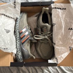 Adidas UltraBoost DNA size 10 men