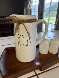 Rae Dunn Pour  Picture 