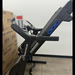 The Nautilus T618 treadmill has a 3.5 CHP motor, a 20" x 60" running deck, and a top speed of 12 mph. Its key features include a 15% motorized incline