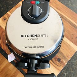 KitchenSmith Copper Waffle Maker