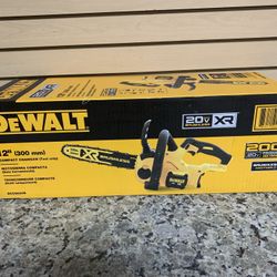 DEWALT BRUSHLESS CHAINSAW 