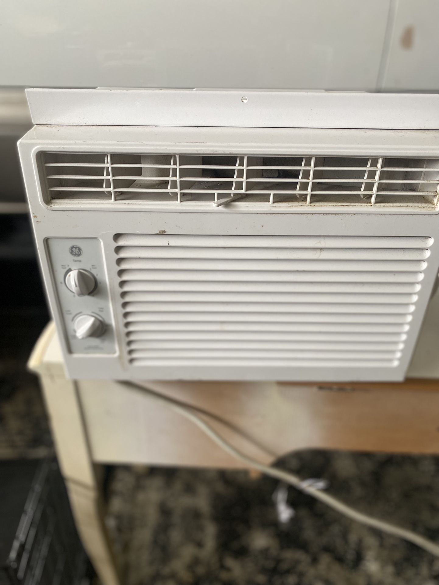 GE 5000 BTU Air Conditioner