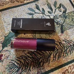 Brand New In Box YOUNIQUE Lucrative Lip Gloss In LEGENDARY 