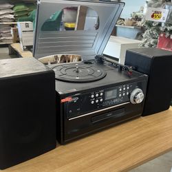 Jensen Turntable With Speakers