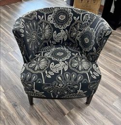 🌸 Eye-Catching Floral Accent Chair – Instant Living Room Upgrade✨