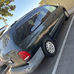 1999 Plymouth Voyager