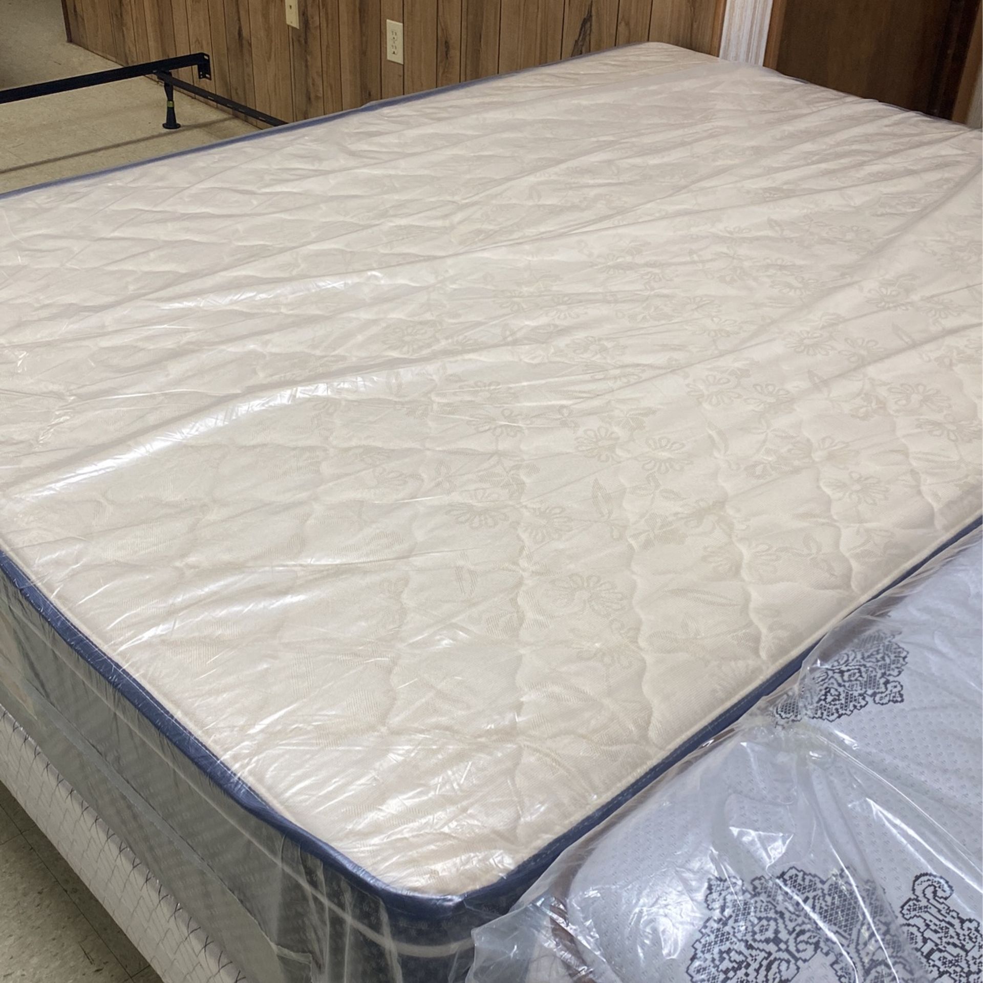 βοΈ NEW QUEEN SIZE PILLOW TOP MATTRESS W.BOXSPRING INCLUDED ππ¨ DELIVERY AVAILABLE βοΈ SE HABLA ESPNOL βοΈ COMFORT : SEMI FIRM βοΈ