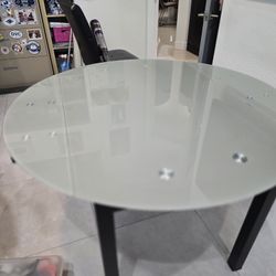 Expandable  Round Table