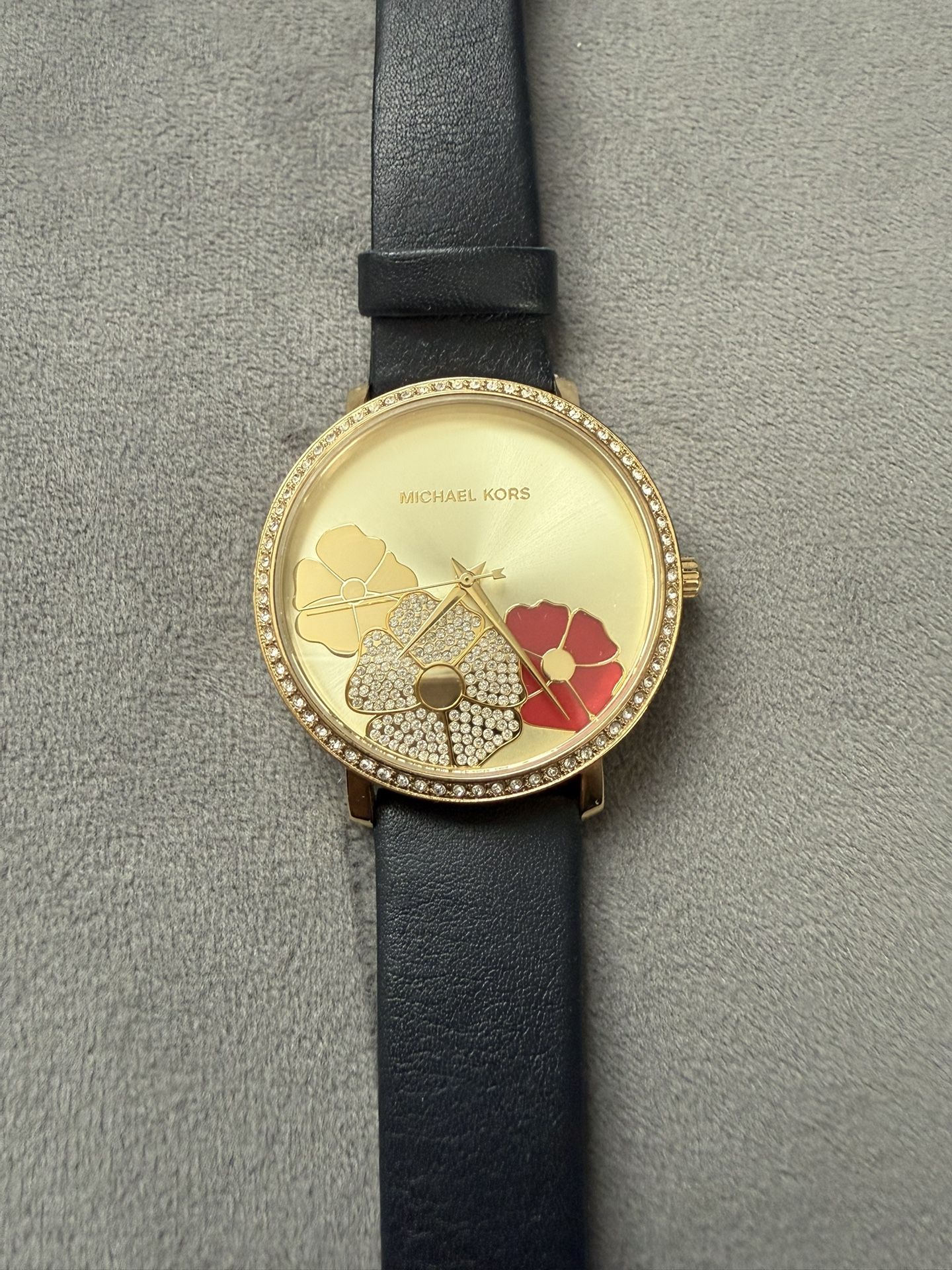 Mickael Kors Women Watch. (NEEDS NEW BATTERY) (MUST SELL TODAY)