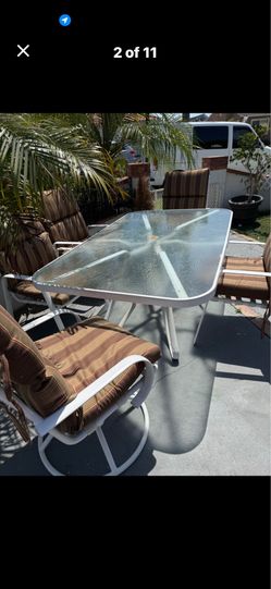 Patio table wit 5 chairs 5 cushions PACIFIC SUN