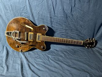 Gretsch Electromatic Semi-Hollow in Walnut