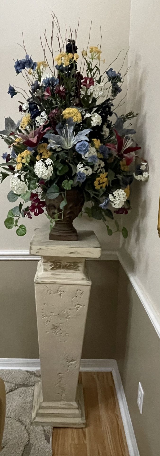 Pedestal and flower Arrangement