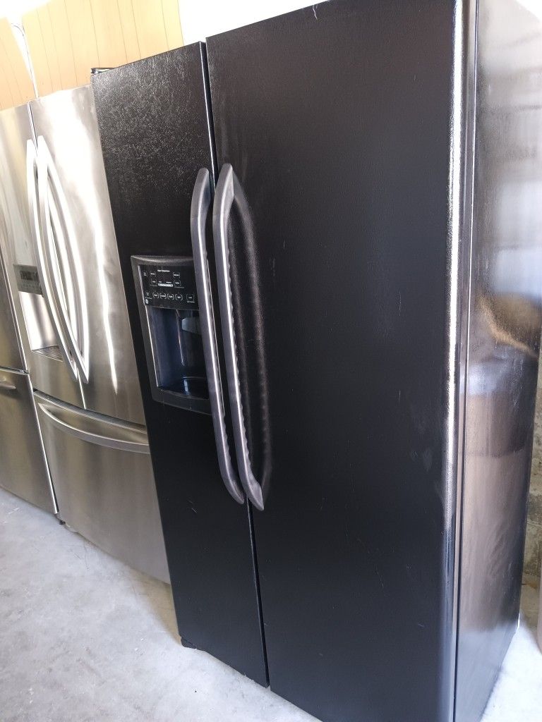 G/E Counter Depth Refrigerator Side By Side Everything Works Good 👍