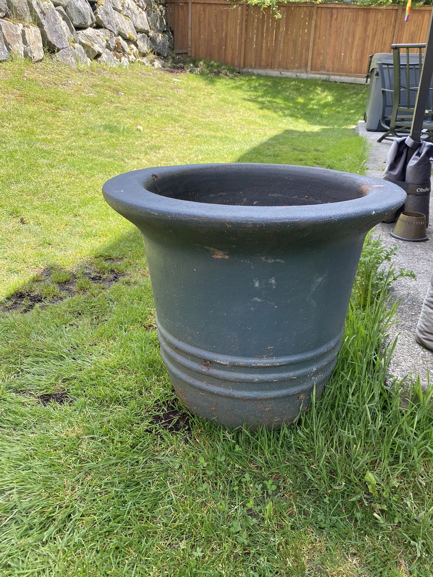 Giant flower pot, none draining