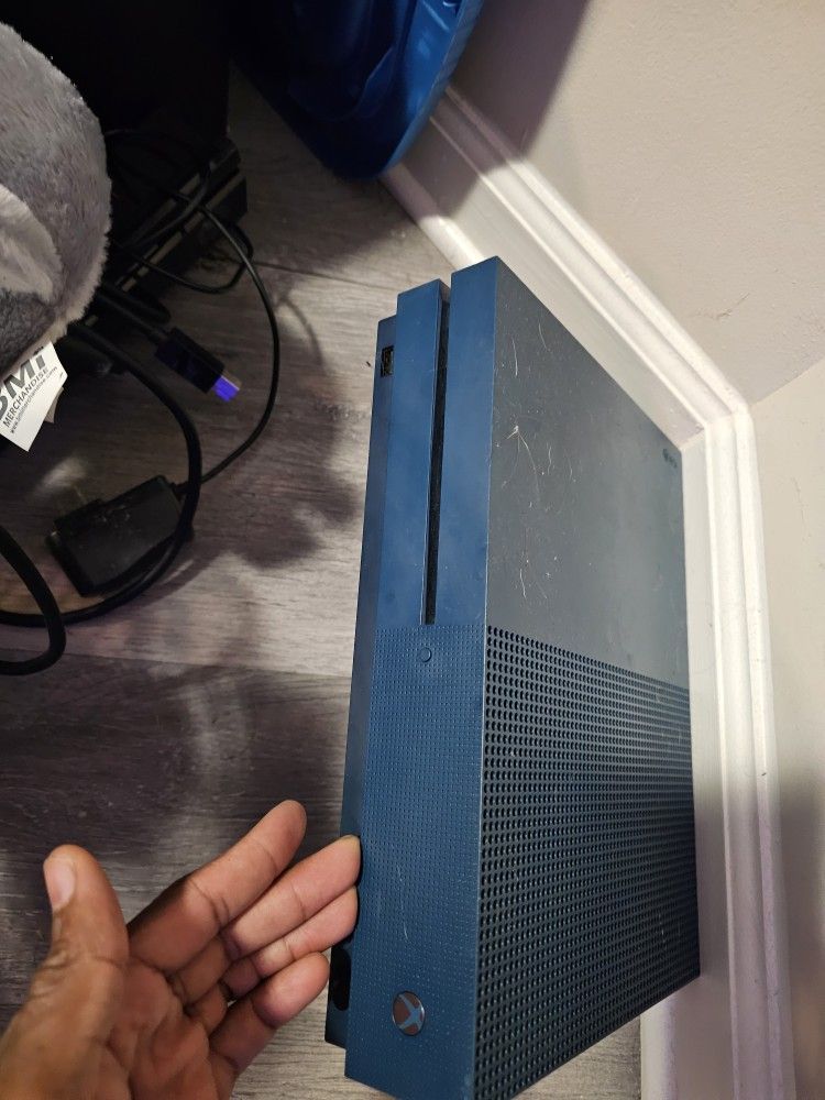 XBOX ONE! Gently Used. $150 OBO!