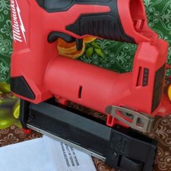 Milwaukee
M12 12-Volt 23-Gauge Lithium-Ion Cordless Pin Nailer (Tool-Only)