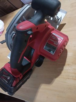 Serrucho Milwaukee Dé 6 1/2 Con Pila 5,0