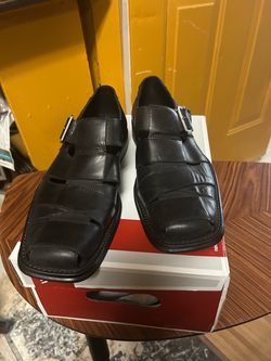 Blk Kenneth Cole sandal shoe