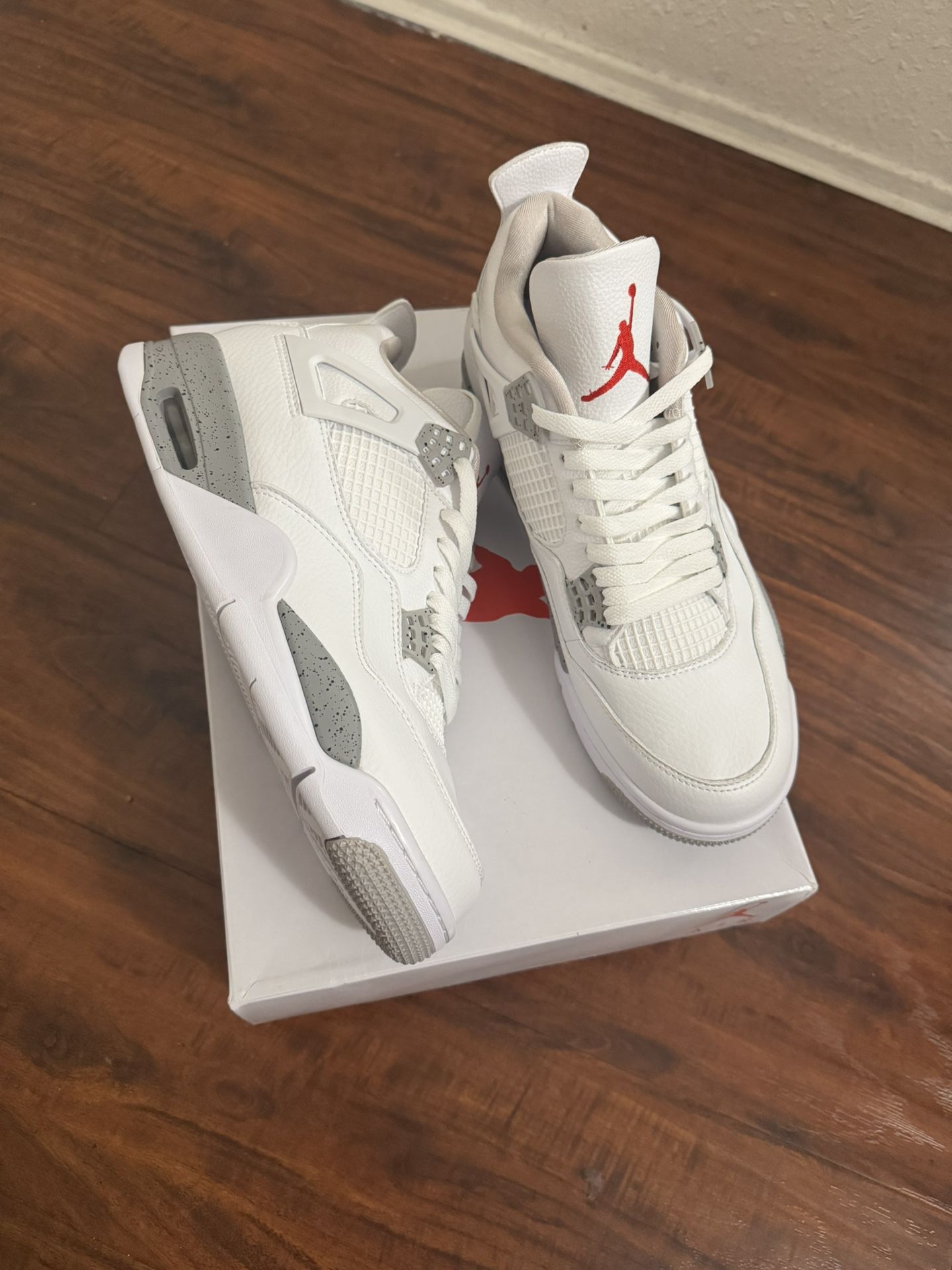 Jordan 4 White Oreo Size 8, 9