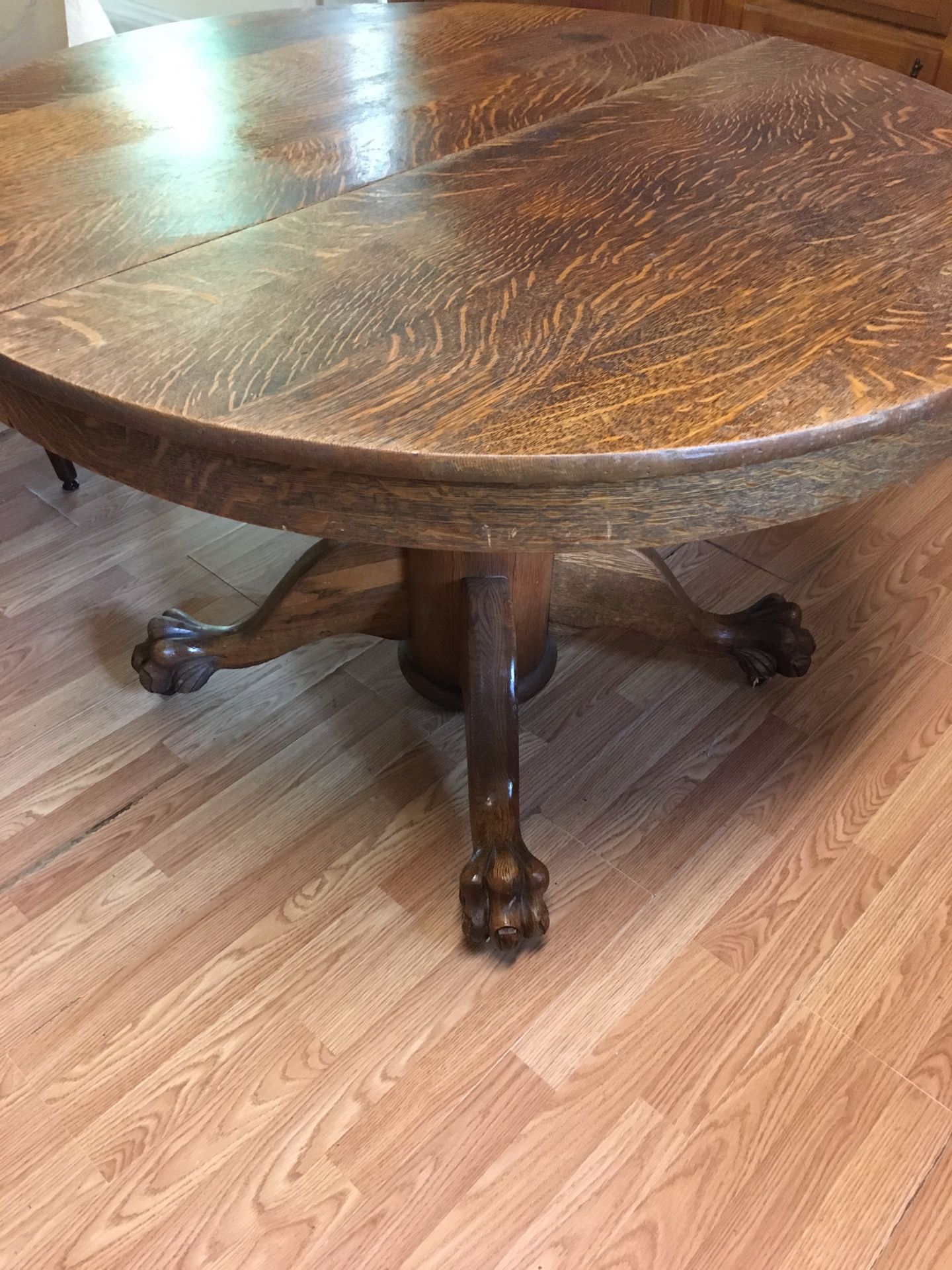 Antique Claw Foot 45” Round Oak Table