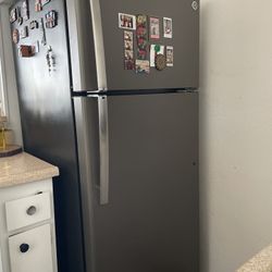 GE Refridgerator 