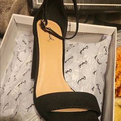 QUPID Cashmere-01 Black Suede Block Heels – Size 7.5