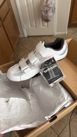 Women’s cycle sneakers size 8