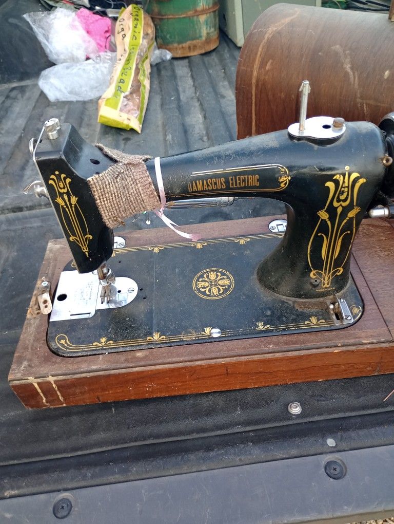 Vintage Sewing Machine Damascus Very Cool List For 100 To 300 Bucks Selling For 50 Bucks