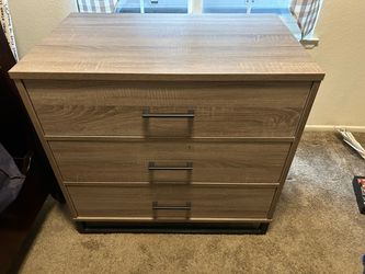 Dresser 3 drawer 31 1/4 w, 19 1/2 d, 29 3/4 h